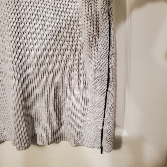 Cabi Asymmetrical Deep V Size Zip Pullover Sweater Sz M - Picture 9 of 14